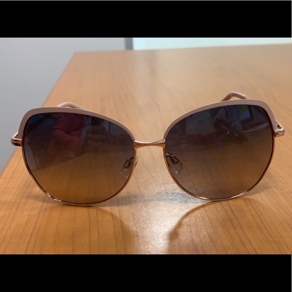 Jessica Simpson Sunglasses - Picture 2 of 2